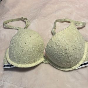 Lightly preowned VS bra lightly padded in pale yellow lace